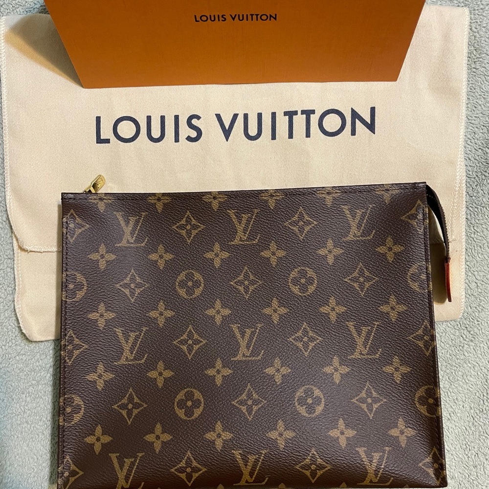 🛑SOLD🛑 Louis Vuitton Toiletry 26 Pouch - Picture 3 of 12